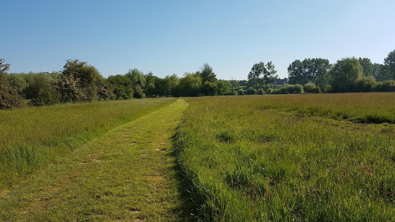 Gite Du Vieux Saule 1 Gite Avec Spa Privatif Pour 2 Personnes 1 Suite Familiale Sans Spa Vieil-Hesdin Exterior foto