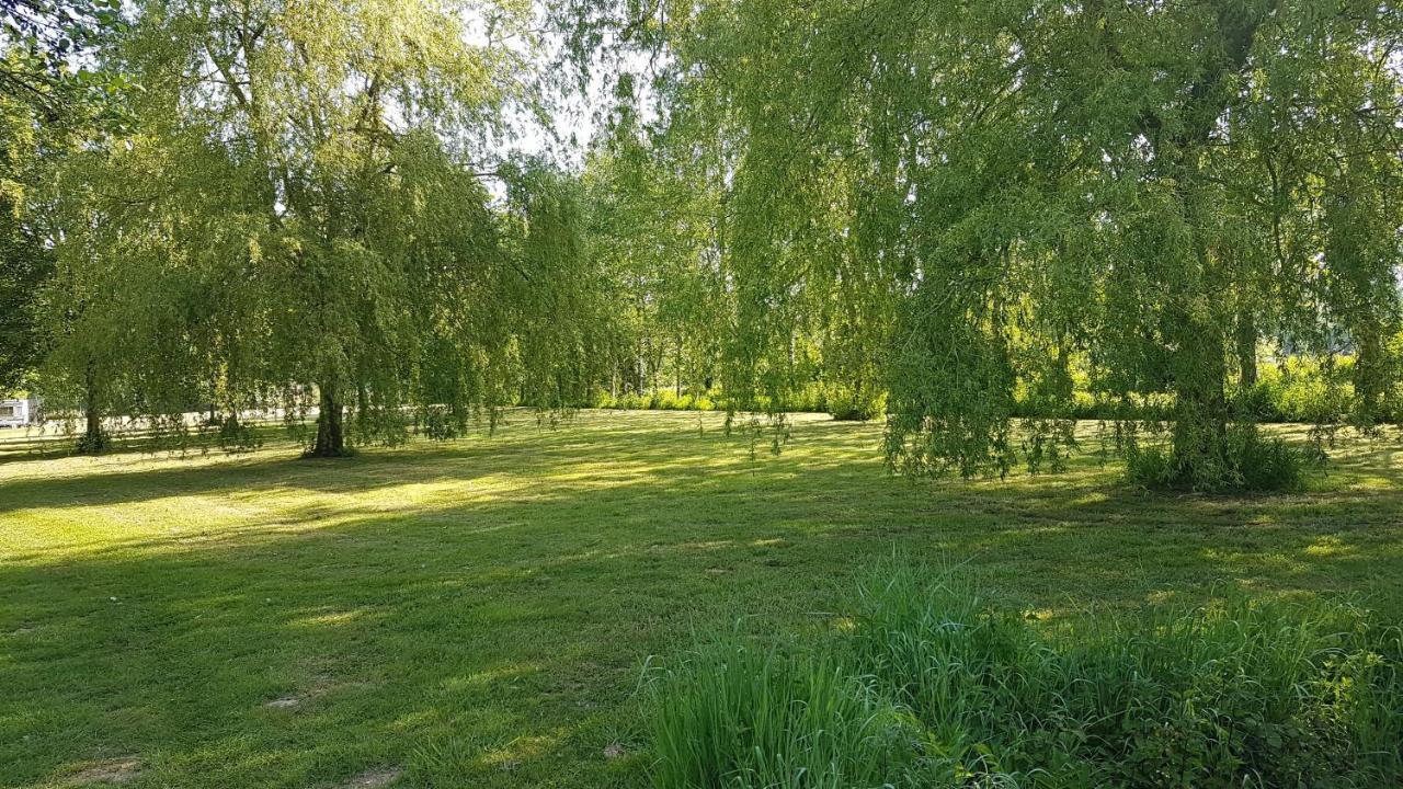 Gite Du Vieux Saule 1 Gite Avec Spa Privatif Pour 2 Personnes 1 Suite Familiale Sans Spa Vieil-Hesdin Exterior foto